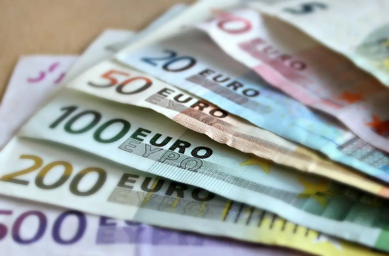 Come guadagnare vendendo corsi online senza girare video Come guadagnare vendendo corsi online senza girare video