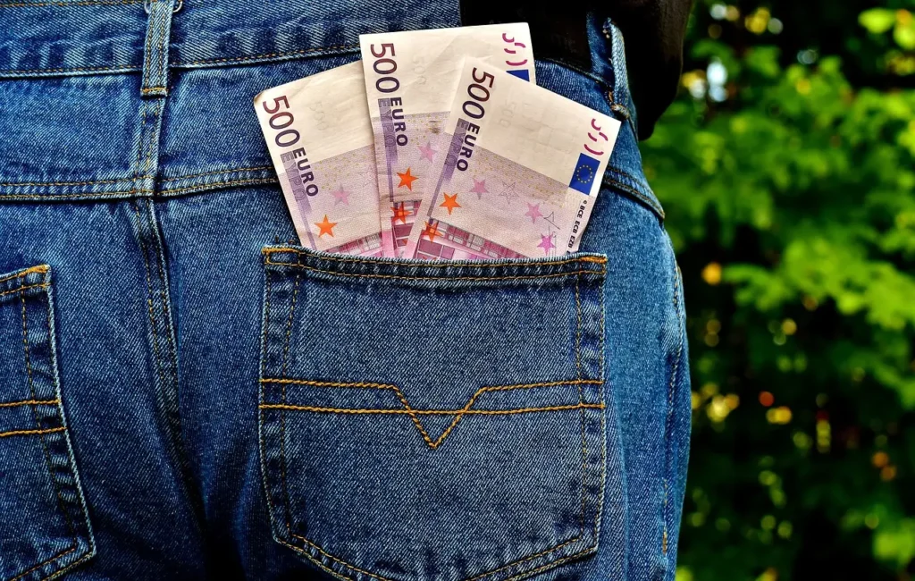 Come guadagnare vendendo corsi online senza girare video Come guadagnare vendendo corsi online senza girare video