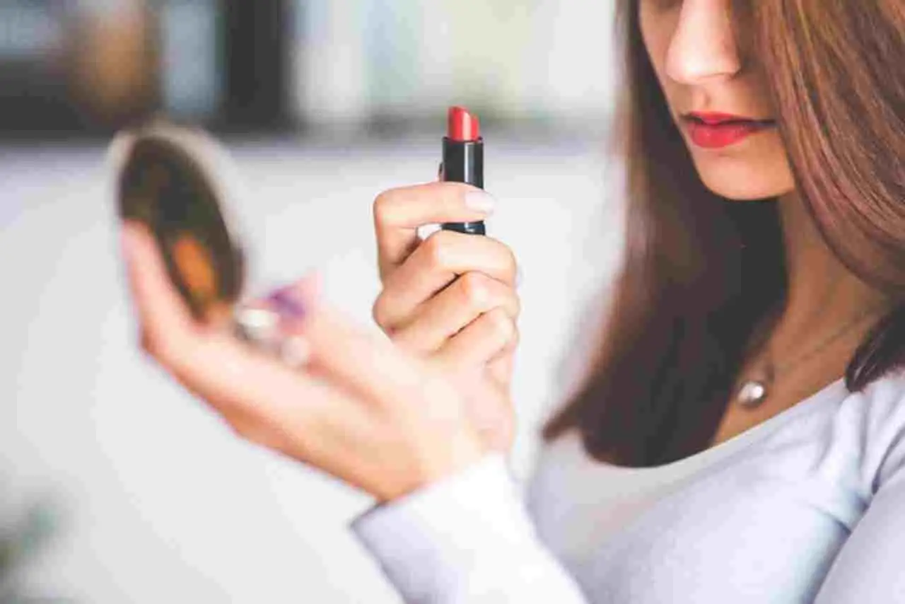 Allarme trucco contaminato: sono stati ritirati dal mercato due prodotti, controlla subito il tuo beauty case