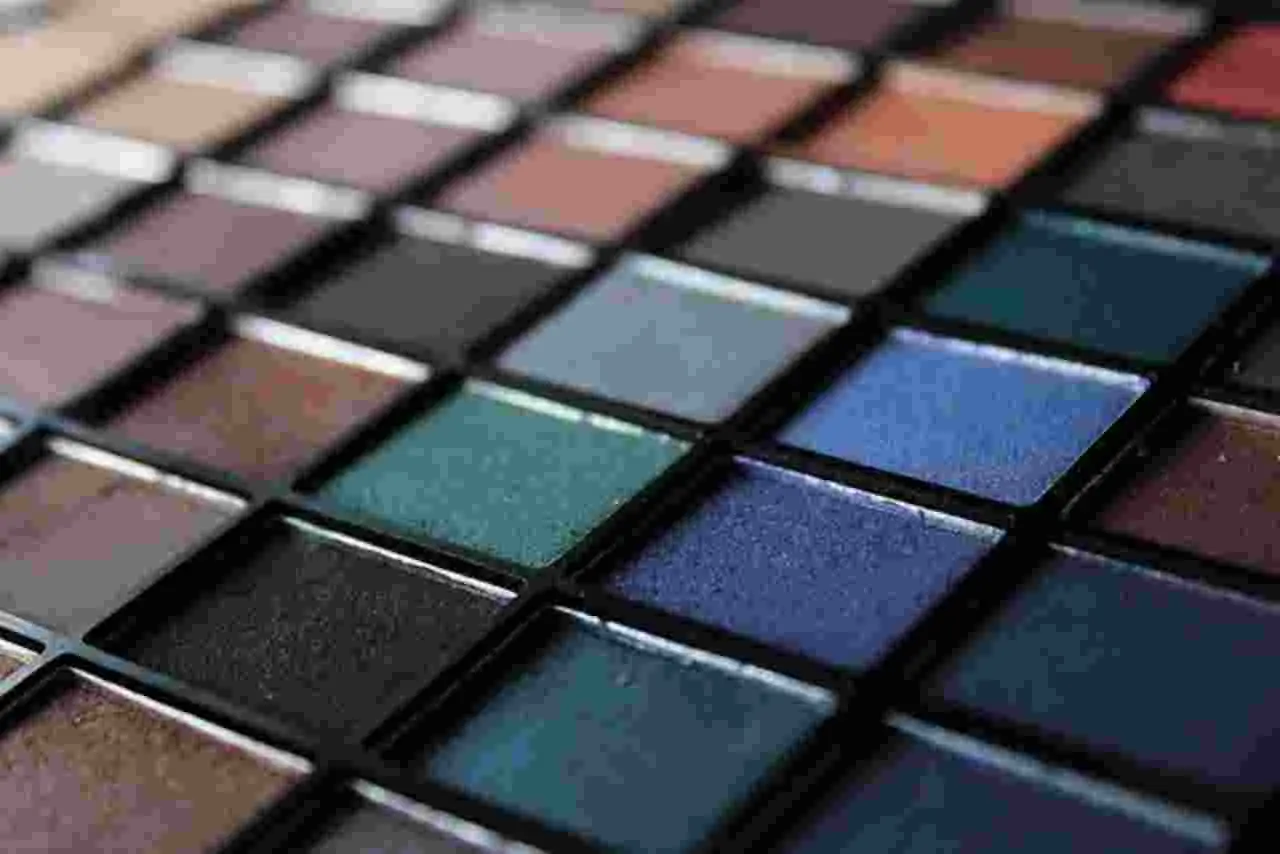 Allarme trucco contaminato: sono stati ritirati dal mercato due prodotti, controlla subito il tuo beauty case Immagine selezionata