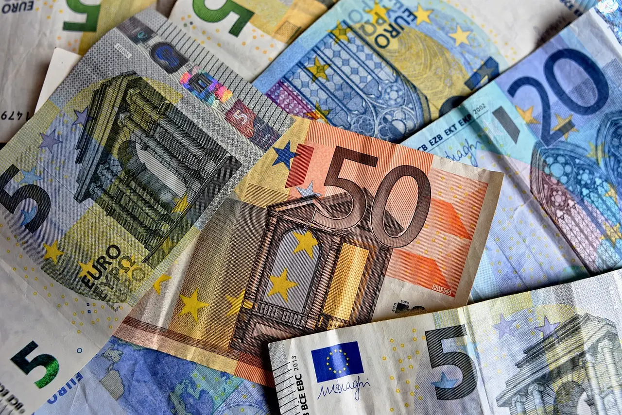 Addio ai contanti dal 2025 arriva il sistema che cambierà il modo di pagare Immagine selezionata