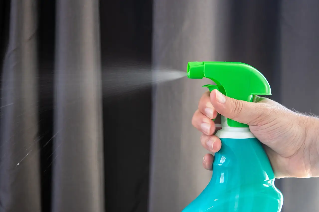 I trucchi per rimuovere la polvere dagli imbottiti senza usare l’aspirapolvere Immagine selezionata