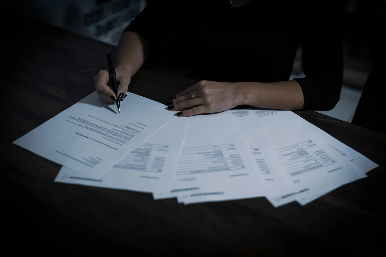 Attenzione alla clausola finale, leggi bene prima di firmare questi documenti Attenzione alla clausola finale, leggi bene prima di firmare questi documenti